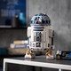 Imagen para el artículo titulado Este enorme R2-D2 de Lego tiene 2.300 piezas y es el androide que estás buscando